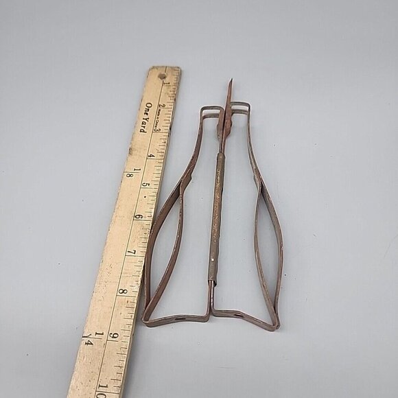 Vintage Rug Shuttle Needle for Yarn & Narrow Rags DIY Project Unmarked Rust - Picture 2 of 3